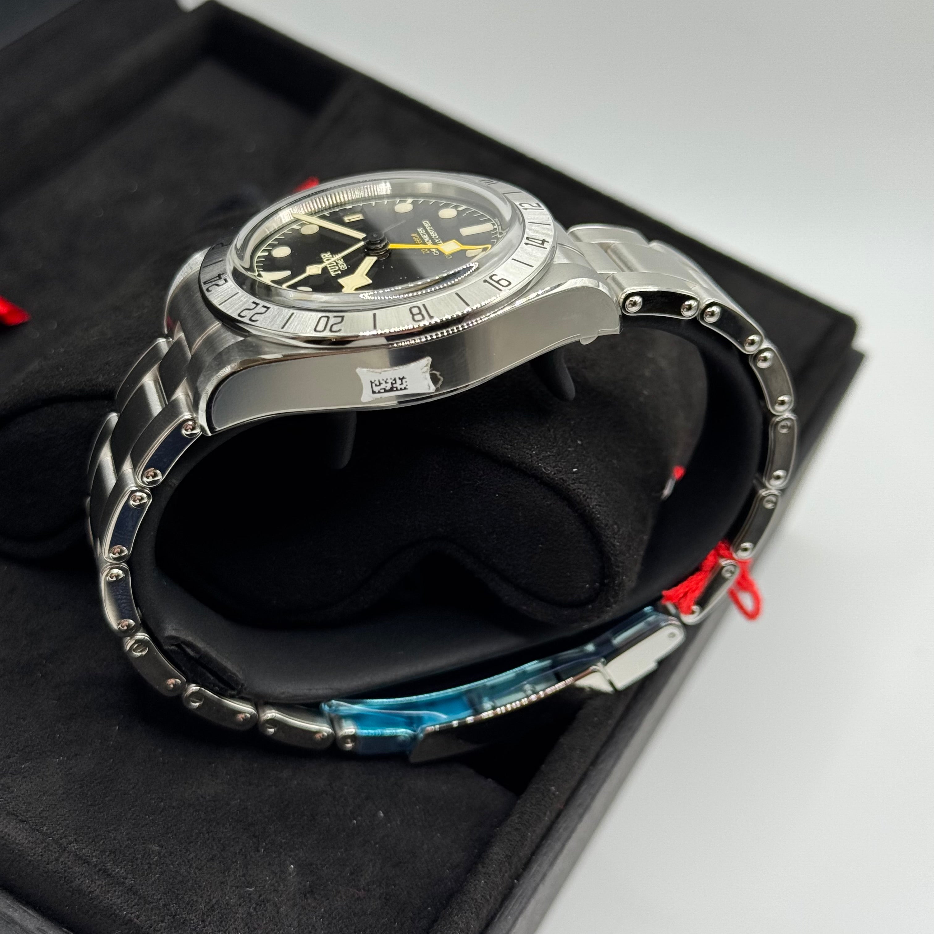Tudor Black Bay Pro (M79470-0001)