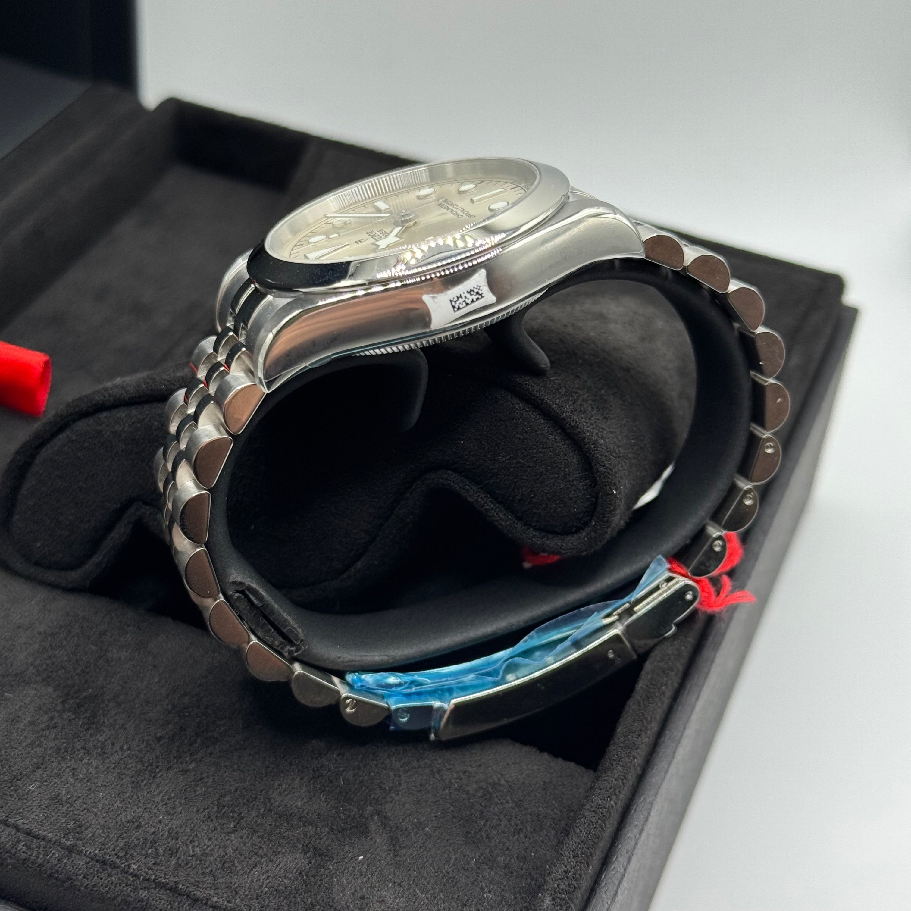 Tudor Black Bay One 39 (M79660-0003)