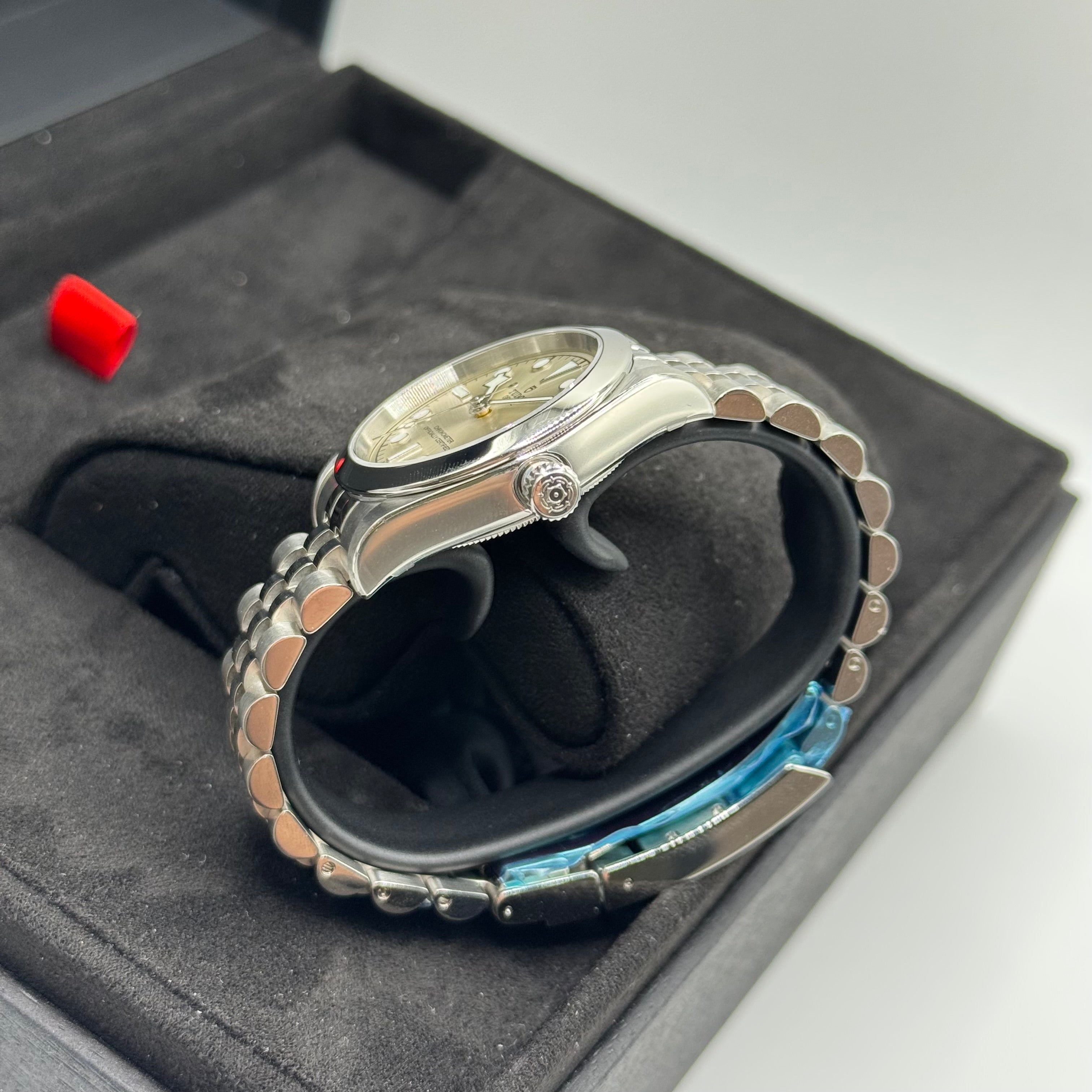 Tudor Black Bay One 31 (M79600-0003)