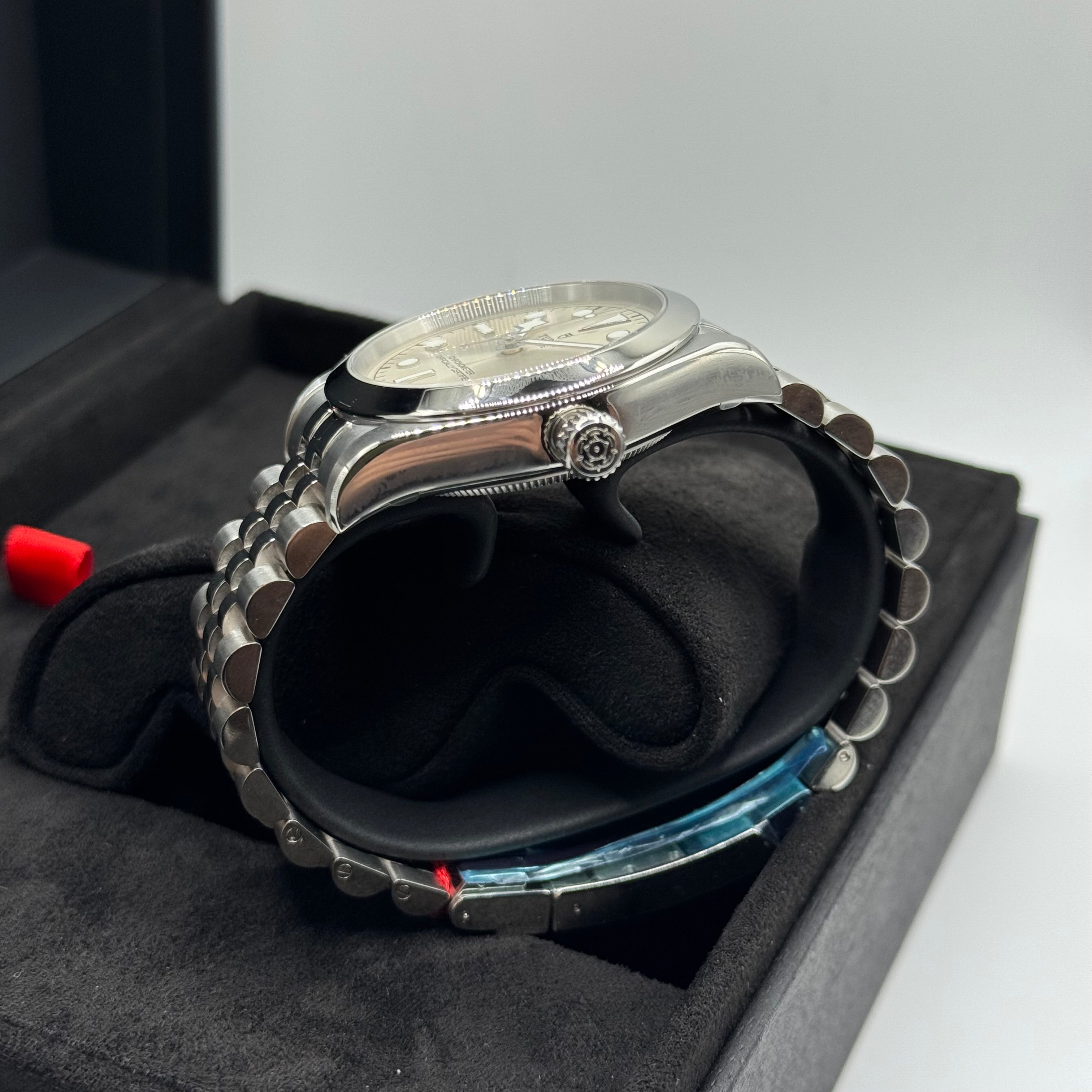 Tudor Black Bay One 39 (M79660-0003)