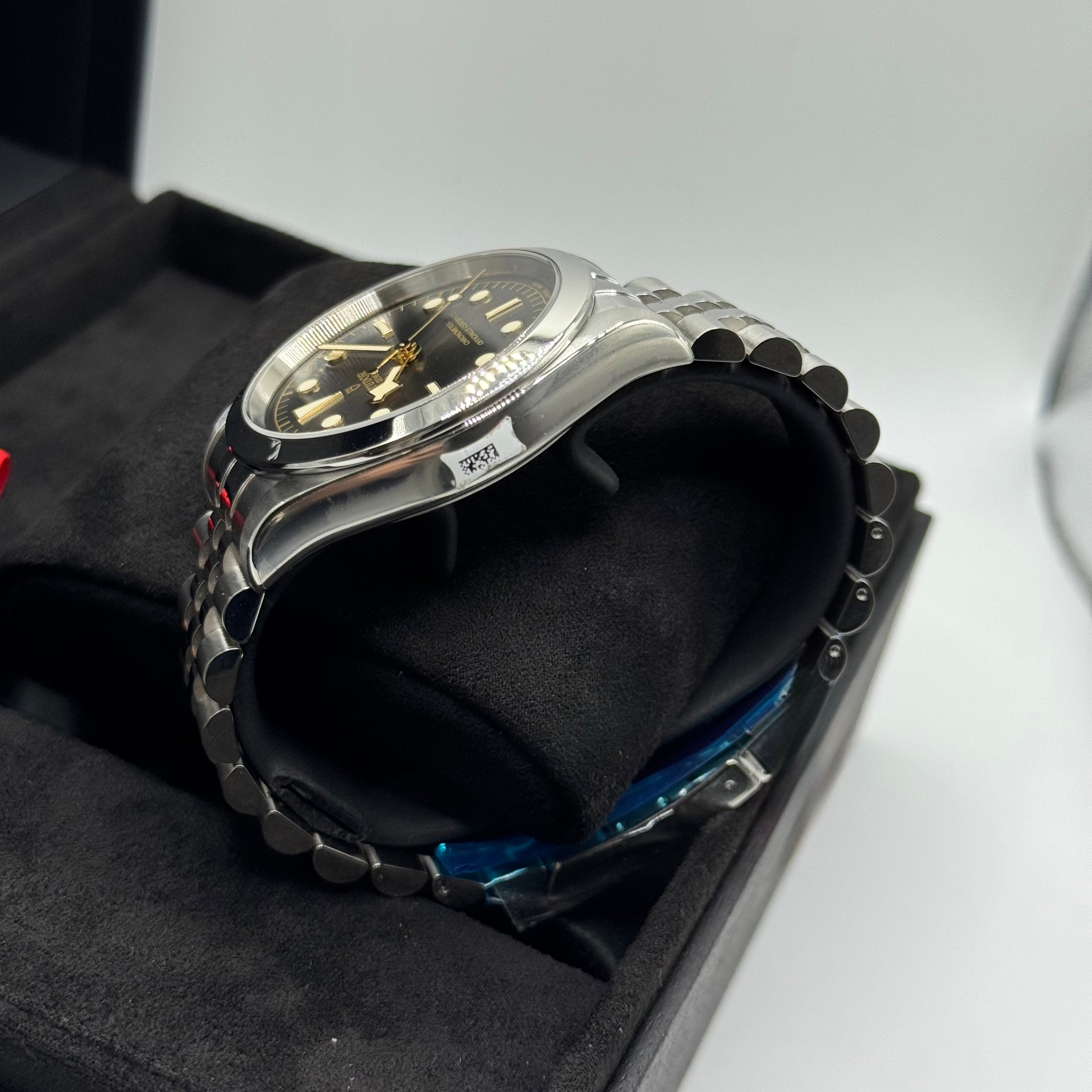 Tudor Black Bay One 41 (M79680-0001)