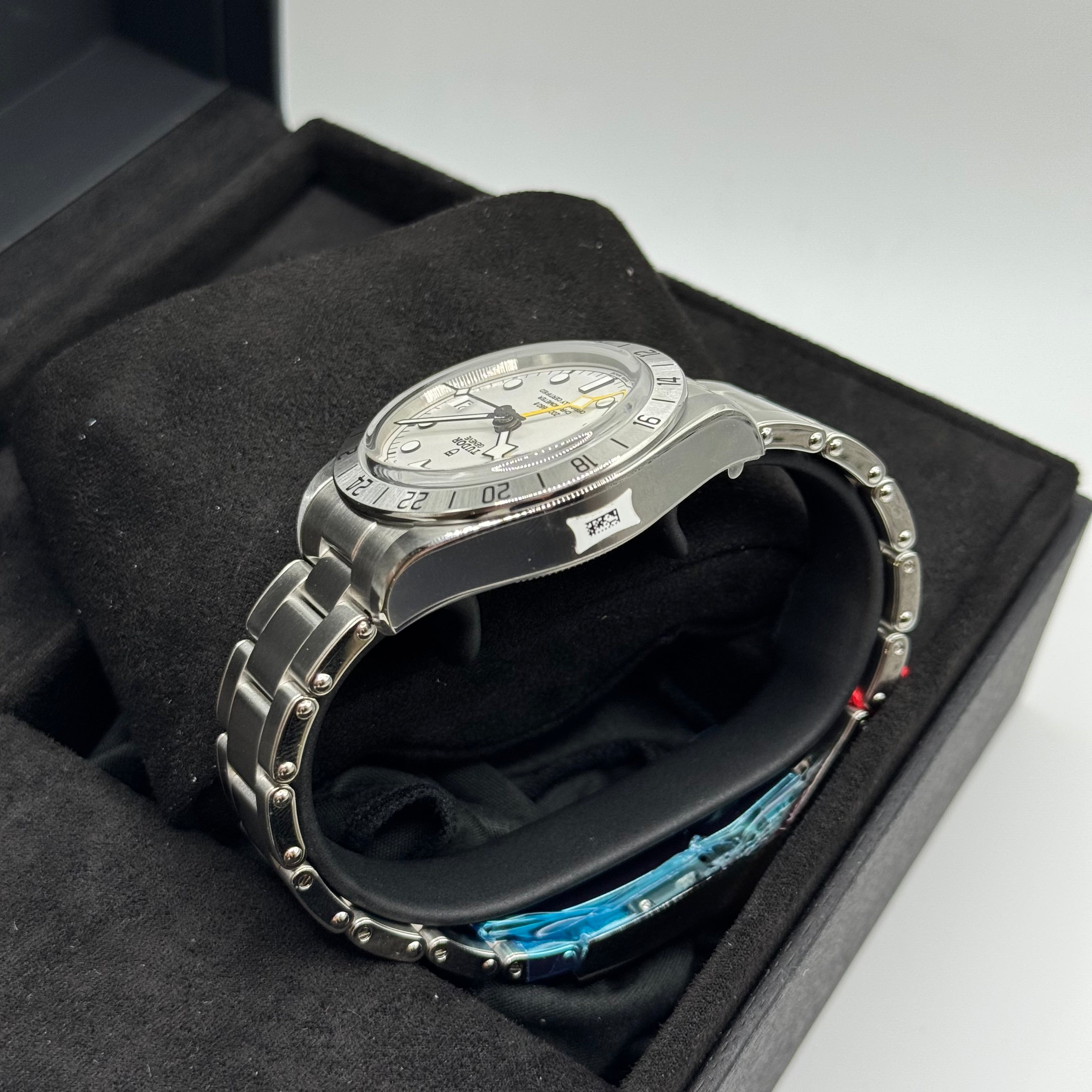 Tudor Black Bay Pro (M79470-0004)