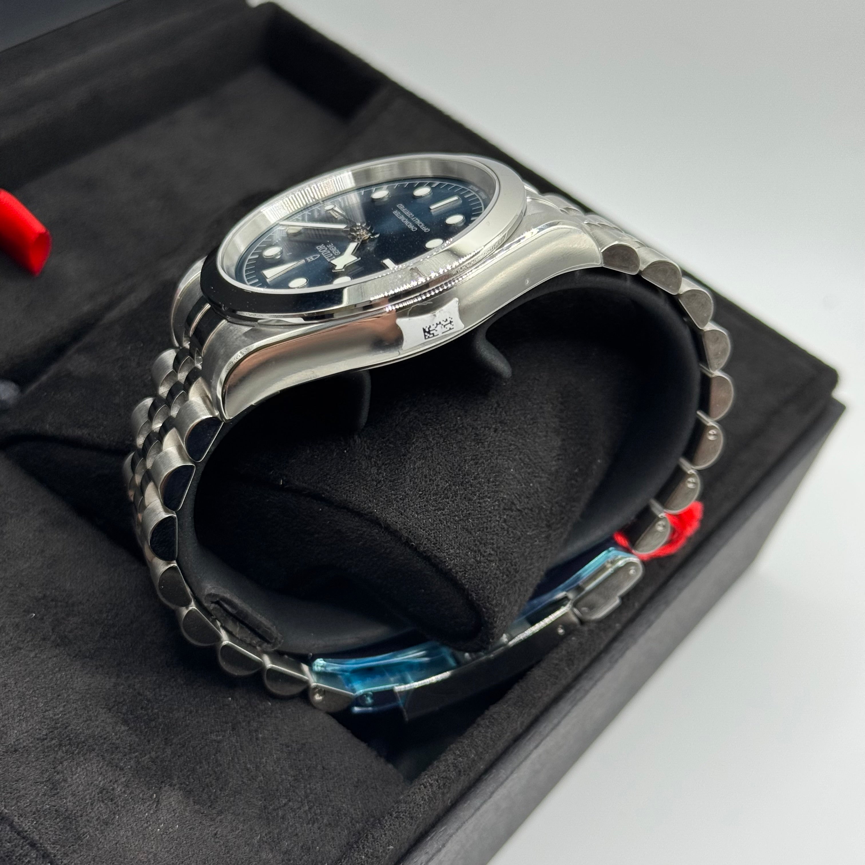 Tudor Black Bay One 41 (M79680-0002)
