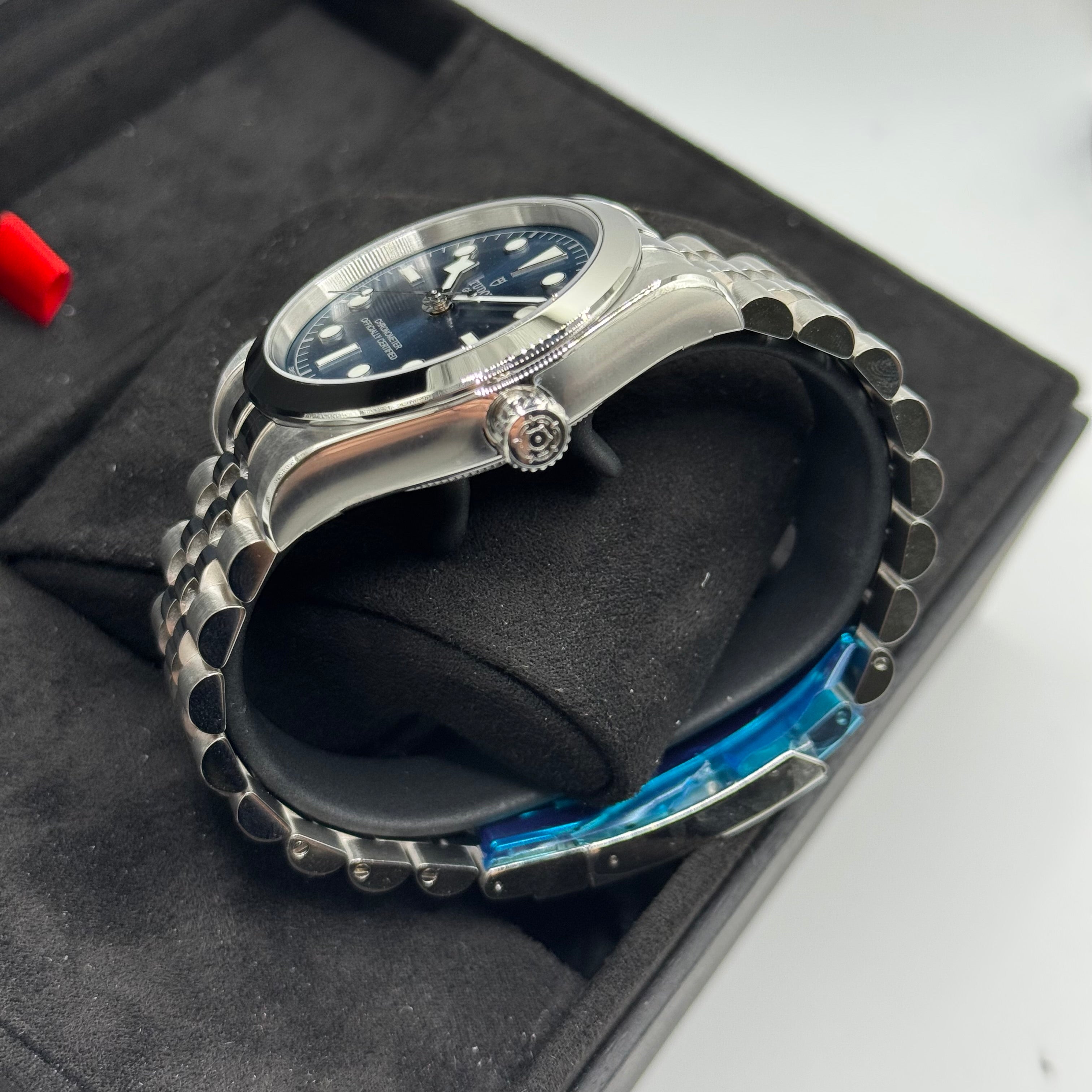 Tudor Black Bay One 39 (M79660-0002)