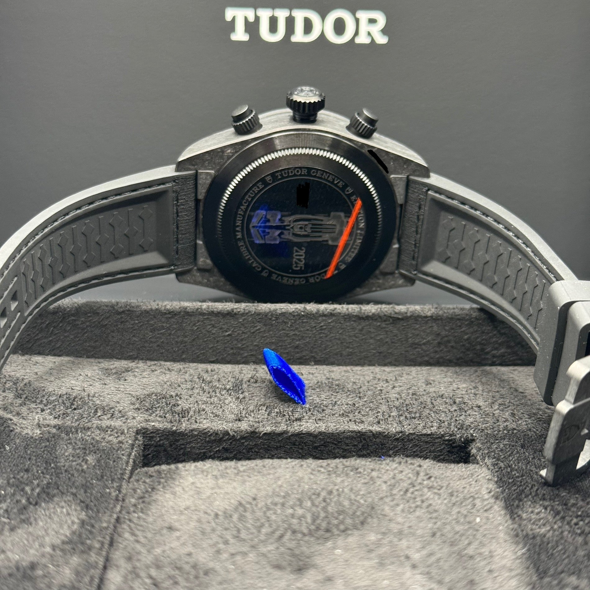 Black Bay Chrono "Carbon 25" (M79377KN-0001)