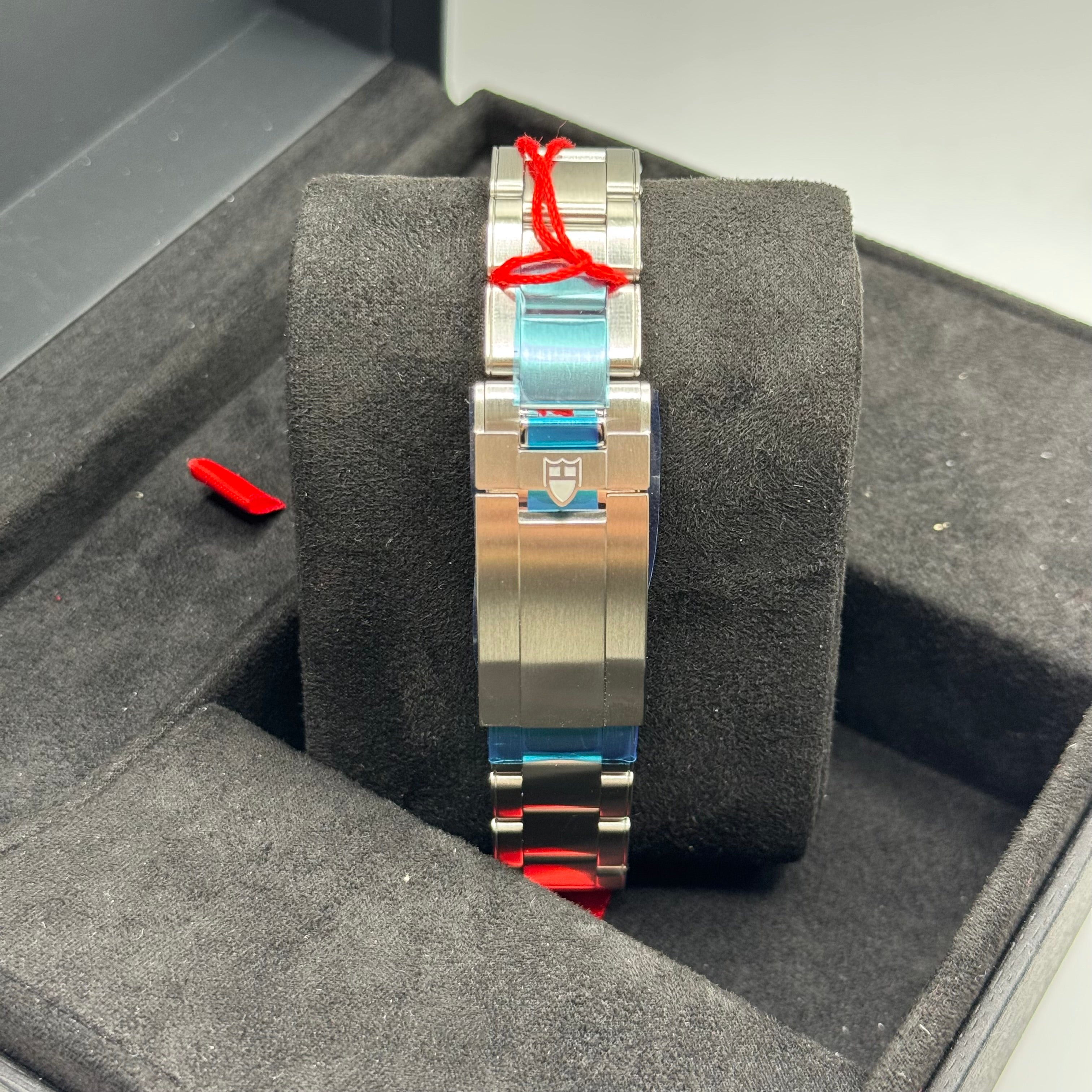 Tudor Black Bay Pro (M79470-0001)