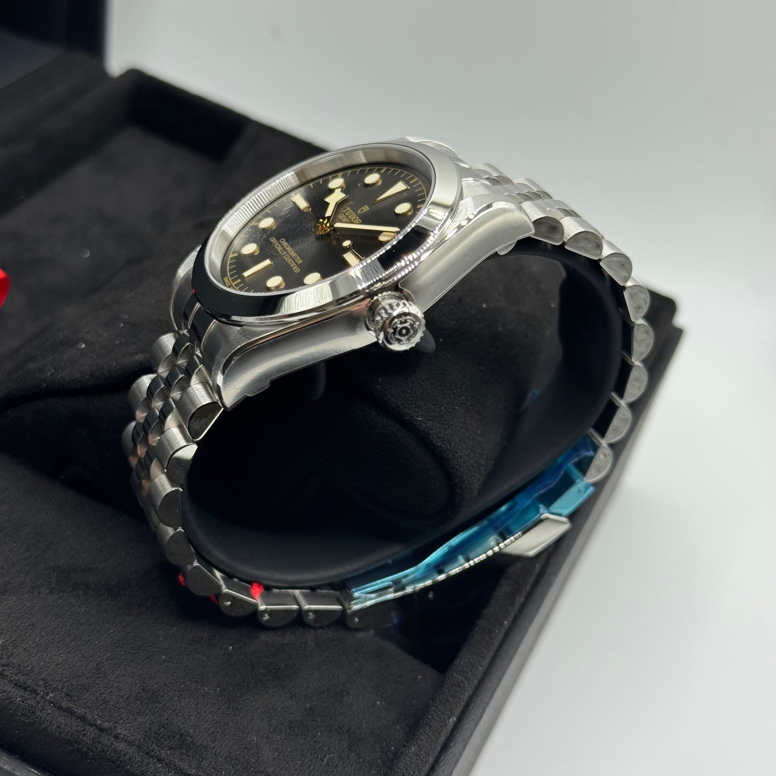 Tudor Black Bay One 39 (M79660-0001)