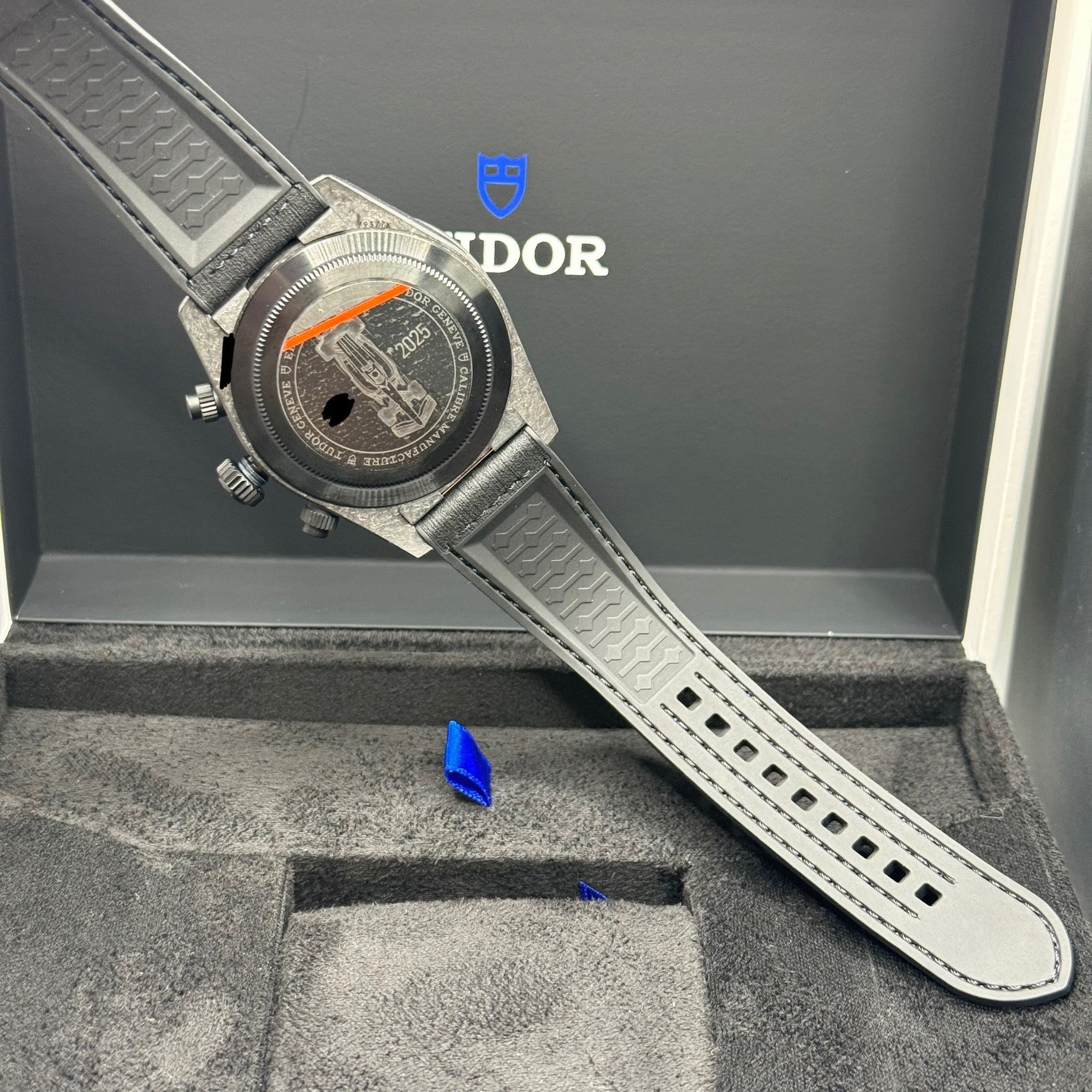 Black Bay Chrono "Carbon 25" (M79377KN-0001)
