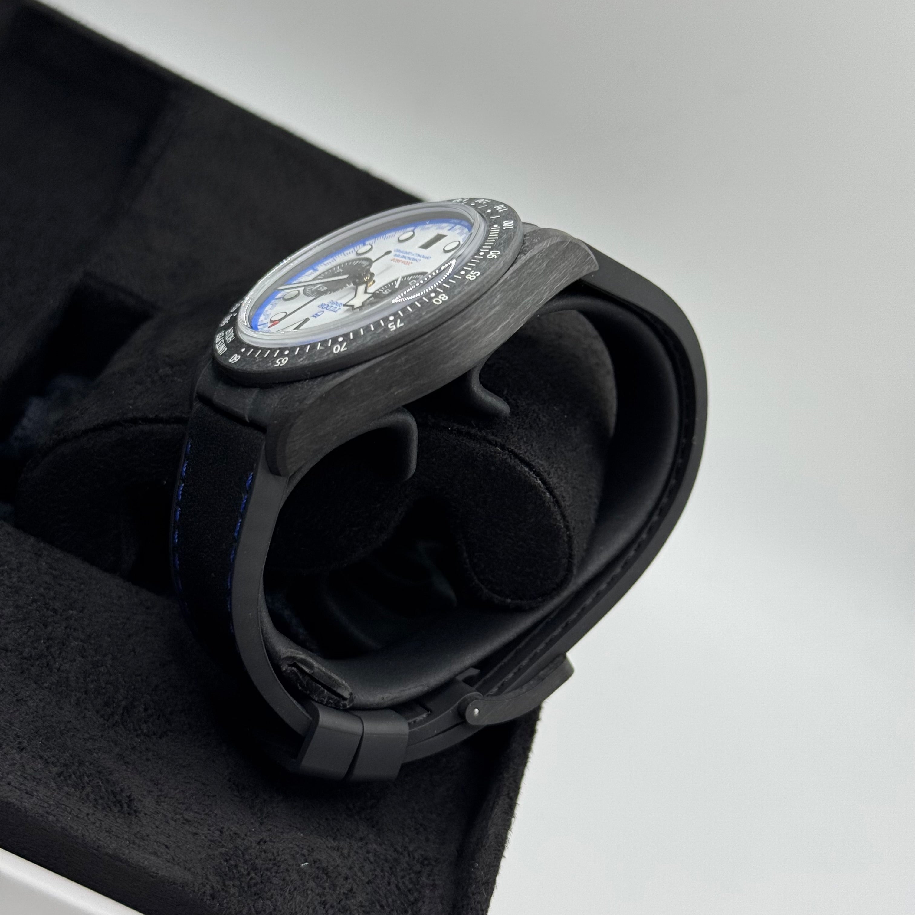 Black Bay Chrono "Carbon 25" (M79377KN-0001)