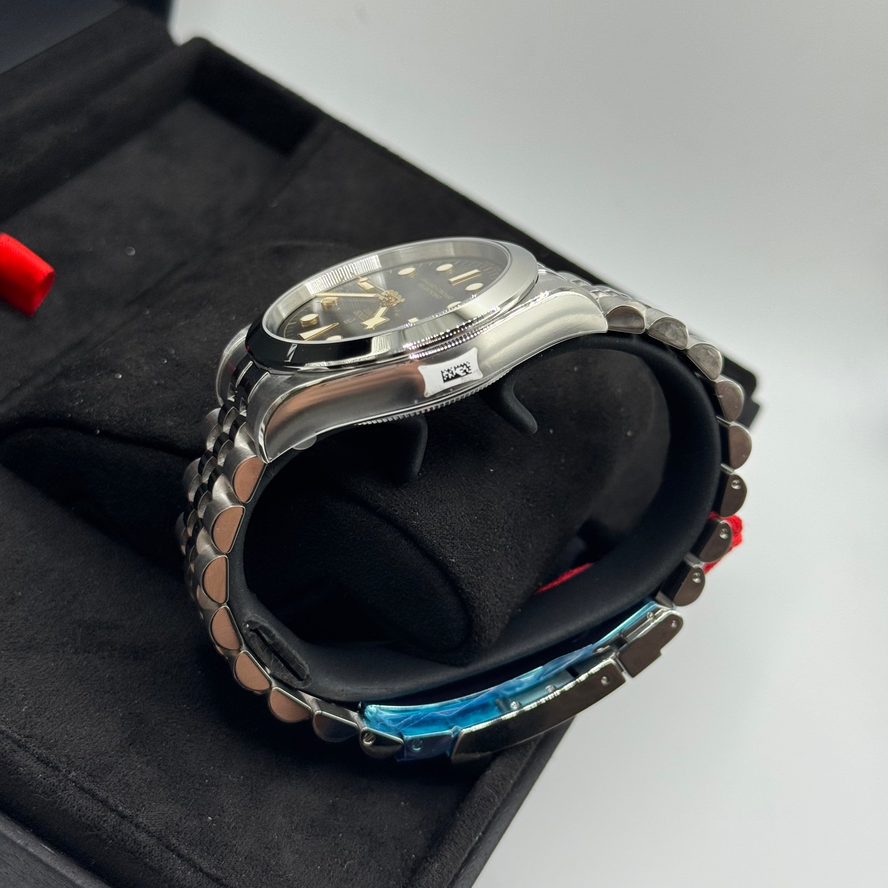Tudor Black Bay One 39 (M79660-0001)