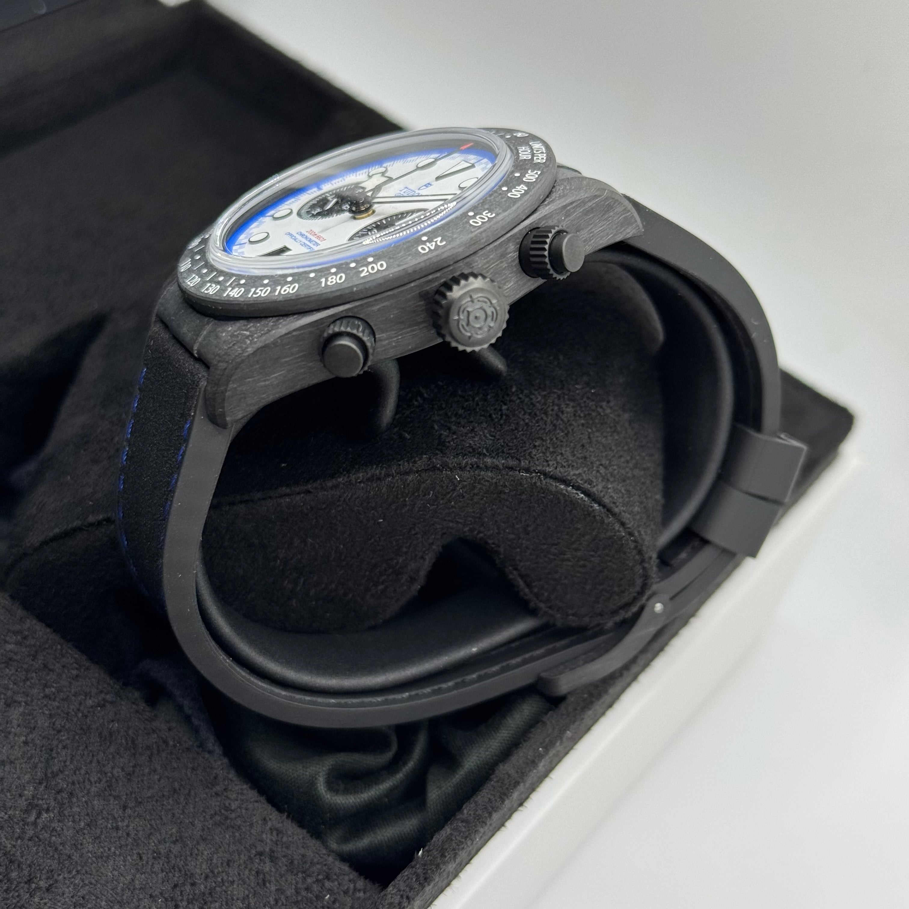 Black Bay Chrono "Carbon 25" (M79377KN-0001)