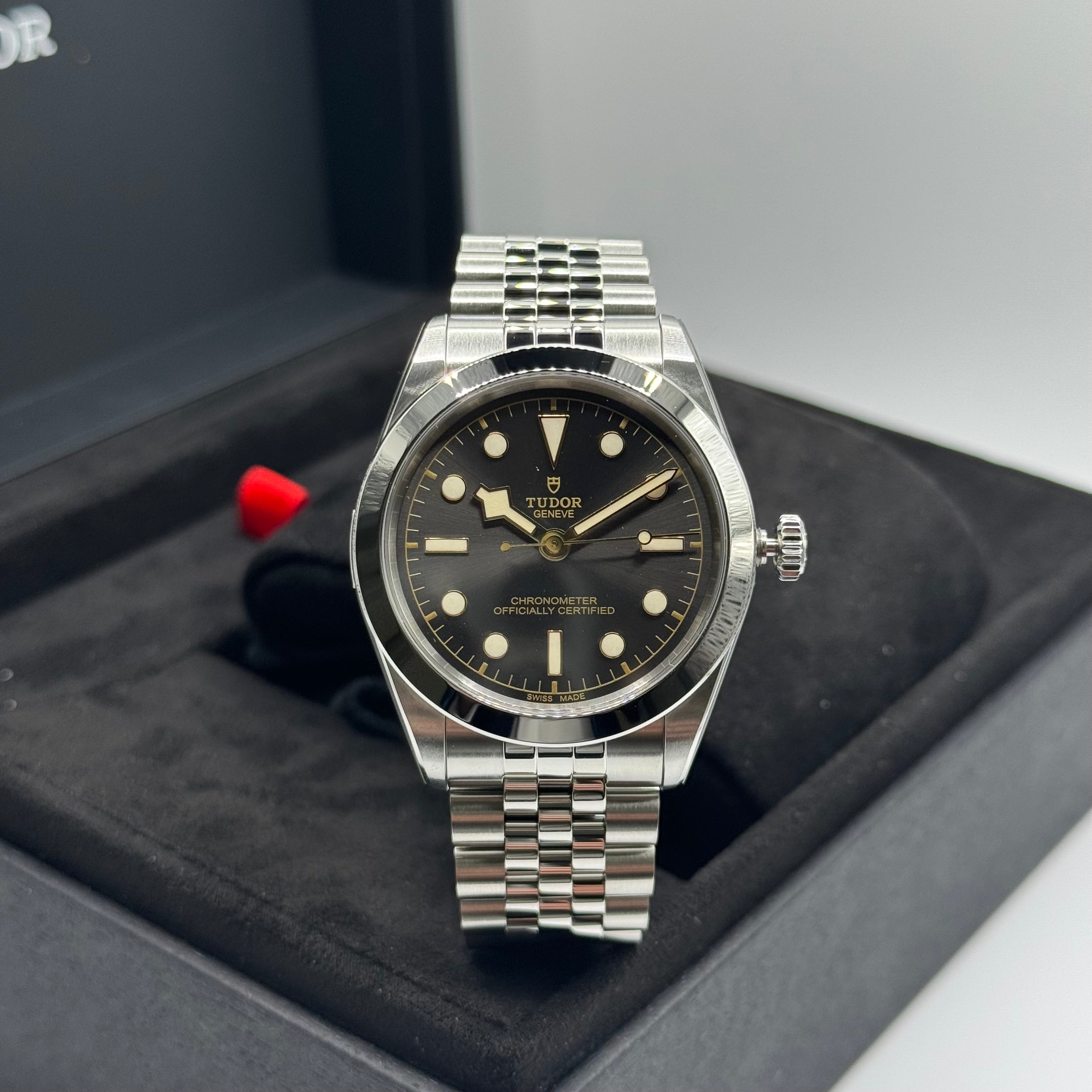 Tudor Black Bay One 39 (M79660-0001)