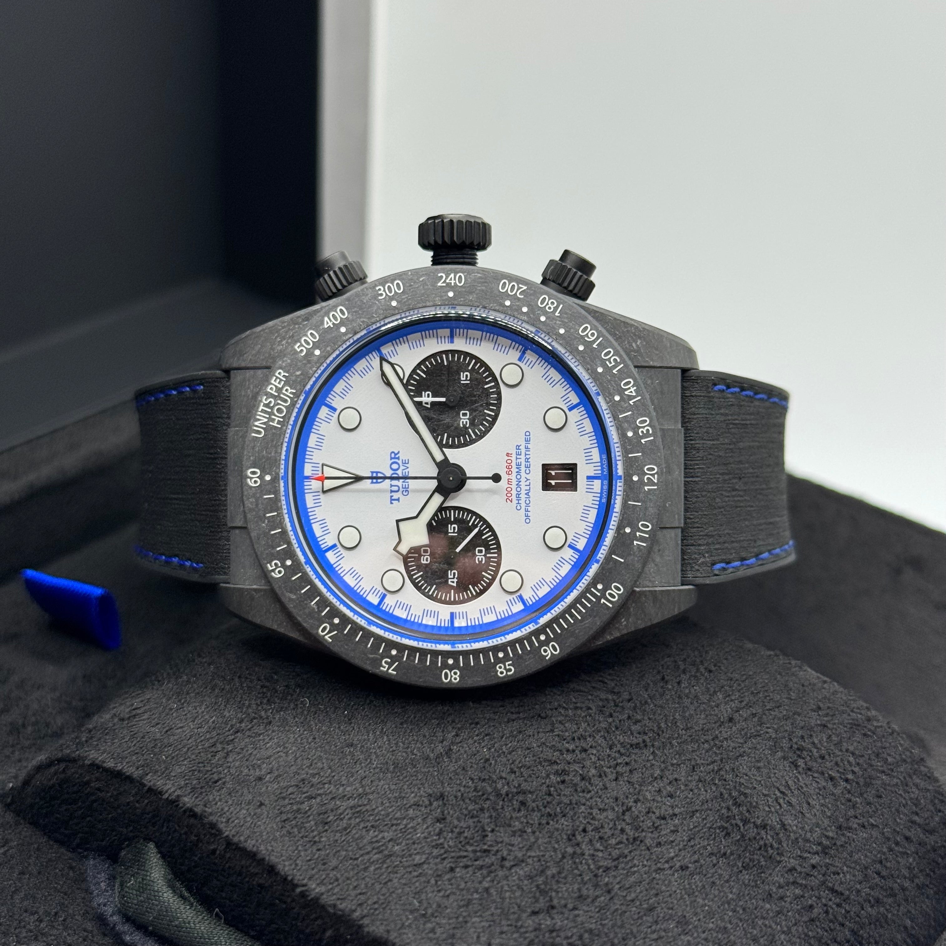 Black Bay Chrono "Carbon 25" (M79377KN-0001)