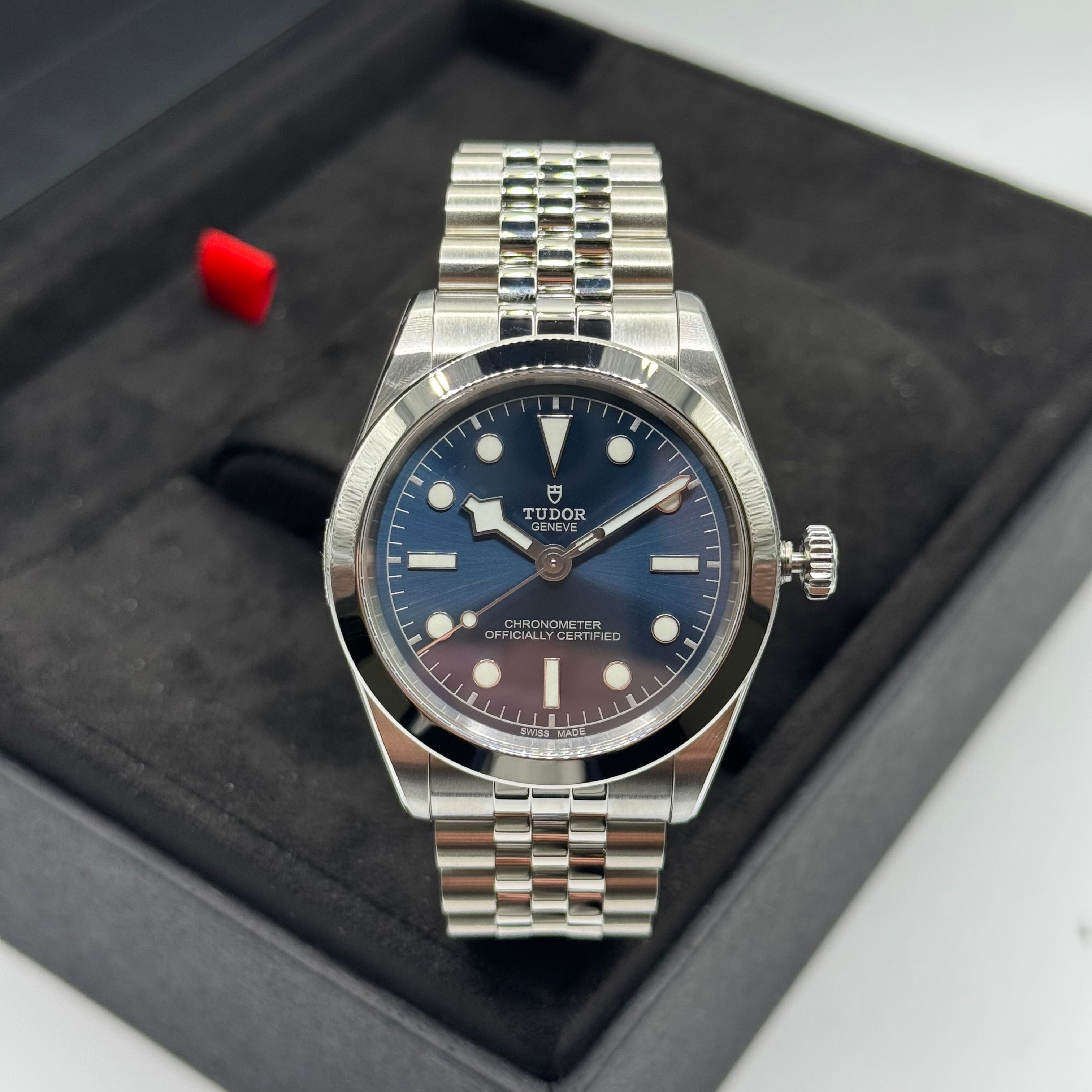 Tudor Black Bay One 39 (M79660-0002)